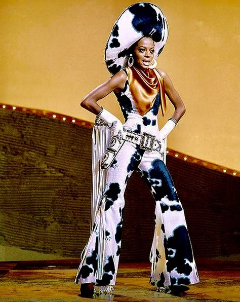 Diana Ross in Bob Mackir costume for TV Special 70s Black Women, Style Année 80, Rhinestone Cowboy, Costume Inspo, Vintage Black Glamour, 70s Disco, Diana Ross, 1970s Fashion, Black Excellence