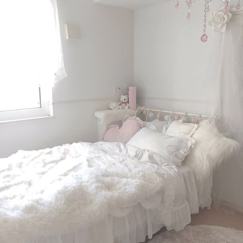 Bedroom Aesthetic Coquette, Coquette Bedroom Aesthetic, Aesthetic Pink Bedroom, Bedroom Aesthetic Pink, Paint Ideas Bedroom, Bedroom For Couples, Ideas Bedroom Aesthetic, Pink Bedroom Aesthetic, Bedroom Coquette