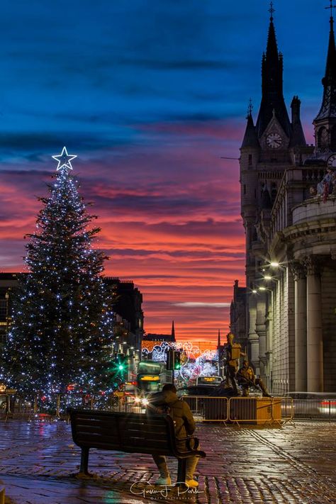 Christmas Sunset in Aberdeen Christmas Scotland, Christmas In Britain, Clan Mackay, Christmas In Scotland, Scotland Christmas, Christmas Sunset, Scotland Holiday, Scottish Christmas, Beautiful Christmas Scenes