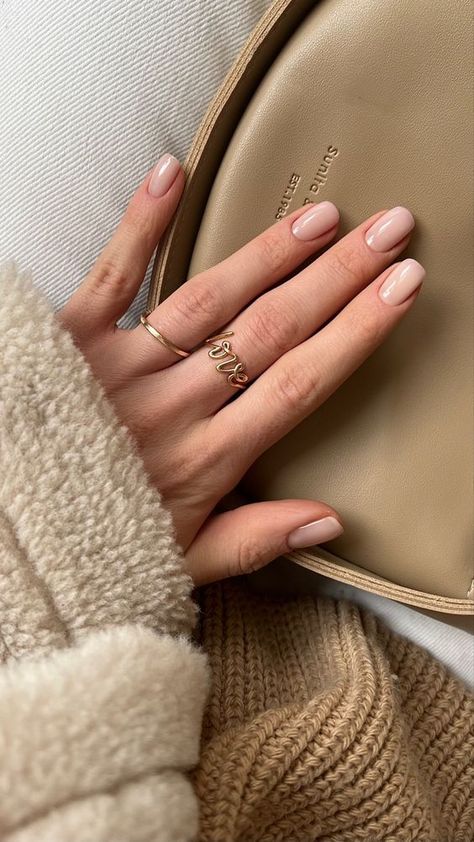 Simple Neutral Nails Acrylic, Nude Bridesmaid Nails, Minimal Nude Nails, Ongles Beiges, Bridesmaid Nails, Bridesmaids Nails, Gel French Manicure, Mens Nails, Milky Nails