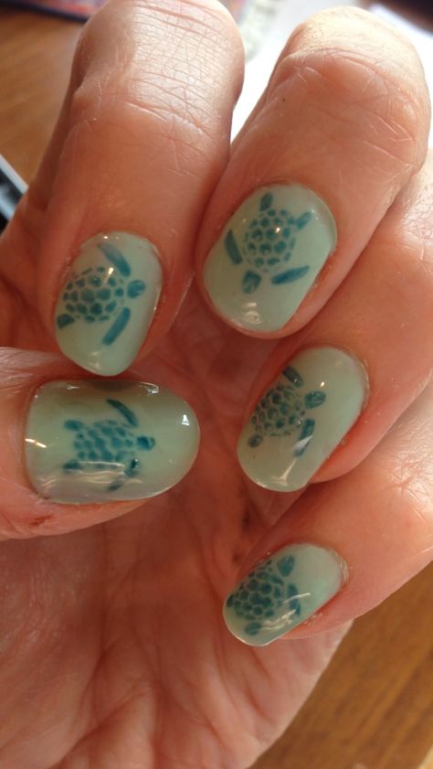 Cute Turtle Nail Designs, Nails With Turtle Design, Beach Nails Turtle, Turtle Nail Design Easy, Nail Art Turtle, Turtle On Nails, Turtle Nail Ideas, Nails With Turtles, Turtle Acrylic Nails