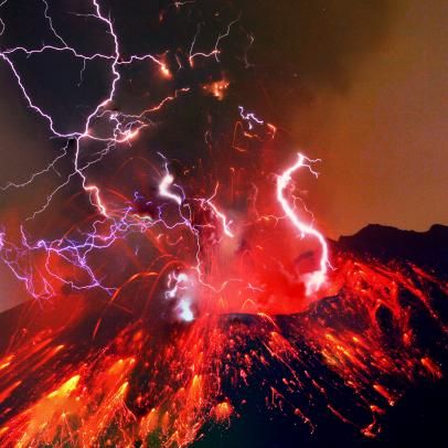 675488626 Volcanic Lightning, Volcano Photography, Volcano Lightning, Erupting Volcano, Jose Marti, Hawaii Volcano, Forces Of Nature, Lightning Storm, Active Volcano