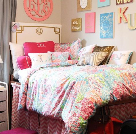 Pretty Lilly Pulitzer dorm room Apartment Decorating College, Dorm Room Organization Storage, Dorm Room Headboards, College Bedroom Decor, Dorm Headboard, Preppy Dorm Room, Dorm Room Wall Decor, Dorm Sweet Dorm, College Bedroom