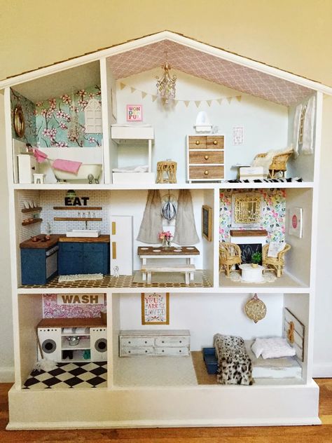 14 Sweet DIY Dollhouse Ideas to Inspire Pretend Play Barbie Dollhouse Diy, Portable Doll House, Barbie Dollhouse, Diy Barbie House, House Makeovers, Rainy Afternoon, Dollhouse Diy, Doll Furniture Diy, Barbie Birthday Party