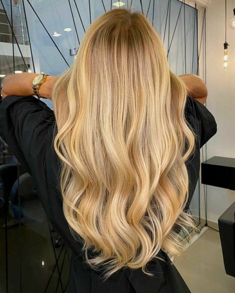 Gold Highlights Blonde Hair, Yellow Blonde With Dark Roots, Highlights For Yellow Blonde Hair, Gold Blonde Hair With Highlights, Yellow Golden Blonde Hair, Honey Blonde Melted Root, Golden Bombshell Hair, Blonde Highlights On Golden Hair, Cool Golden Blonde Hair