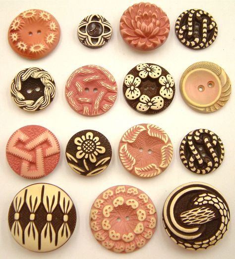 15 Vintage Chocolate & Pink Buffed Celluloid Buttons Retro Buttons, Buttons Art, Button Collecting, Vintage Chocolate, Vintage Sewing Notions, Vintage Celluloid, Button Cards, Types Of Buttons, Pink And Brown