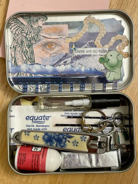 Find an empty altoids tin and join the latest trend Empty Altoid Tins Ideas, Tin Containers Diy, Cute Altoid Tin Ideas, Decorate Altoid Tin, Altoid Container Crafts, Altoid Tin Aesthetic, Altoids Tins Ideas, Cute Altoids Wallet, Altoid Mint Tin Crafts