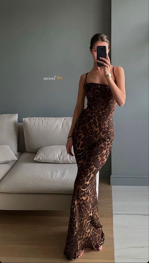 Outfit Elegantes, Latina Outfits, Look Legging, Skandinavian Fashion, Nashville Outfits, Leopard Dress, Dinner Outfits, Outfit Look, Leopard Print Dress