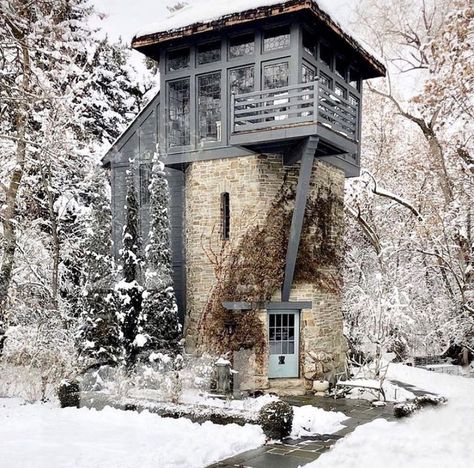 Tower House, Tiny House Cabin, Cabins And Cottages, Tiny House Living, Traditional Architecture, Tiny House Design, Cabins In The Woods, Small Home, Play Houses