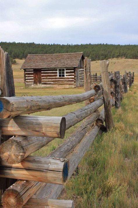 Inspiration for wooden fences, rather than wood planks, this fence appears to use logs. When I create fences I will probably do the same but not fitted together like it is on the image. Western Fence Ideas, Log Fencing, Log Fence, Obsessive Love, Wooden Fences, Country Fences, Farm Scenes, Rustic Fence, Log Home Decorating