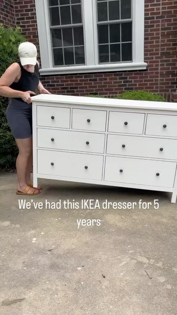 Diy Nightstand Ideas, Ikea Decor Hacks, Winter Wonderland Tree, Diy Kast, Bamboo Wall Decor, Ikea Dresser Makeover, Ikea Hemnes Dresser, Ikea Furniture Makeover, Floating Nightstands