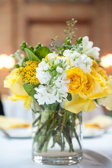 Yellow Flower Centerpieces, White Green Bouquet, Yellow Flower Arrangements, Cafe Brauer, Wedding Color Schemes Spring, Yellow Wedding Theme, White Flower Arrangements, Green Centerpieces, Yellow Wedding Flowers