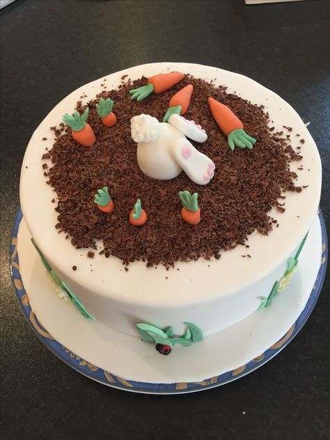 Carrot Cake Recipe Homemade, Carrot Cake Dessert, Cake Luxury, Carrot Cake Decoration, Easter Carrot Cake, Tiered Cakes Birthday, Eating Carrots, Rabbit Cake, Henley On Thames