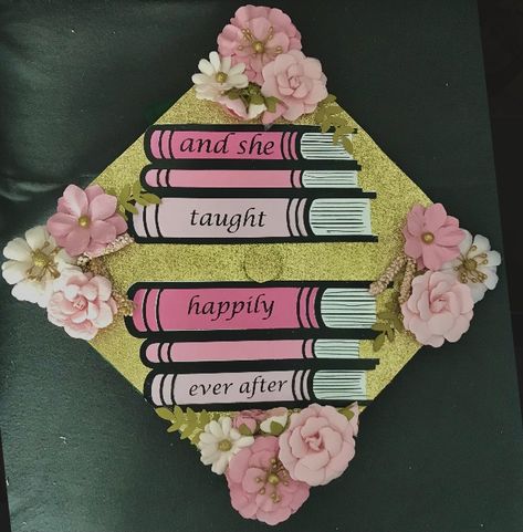 Grad Cap English Major, Librarian Graduation Cap, Graduation Cap Designs Books, Bookish Graduation Cap, Book Grad Cap, Book Graduation Cap, Asu Graduation, Graduation Cap Designs College, Teacher Graduation Cap