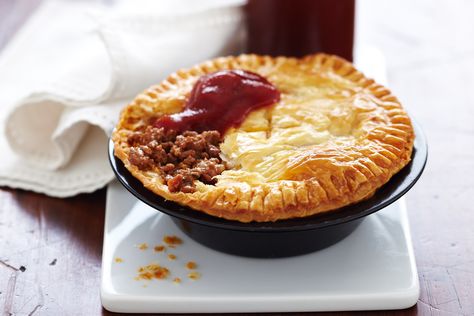 I can literally taste this as I look at it! What memories! I've got to try to make it! Aussie Meat Pie, Aussie Pie, Australian Meat Pie, Award Winning Pies, Aussie Recipes, Curried Sausages, Australian Recipes, Meat Pie Recipe, Beef Pies