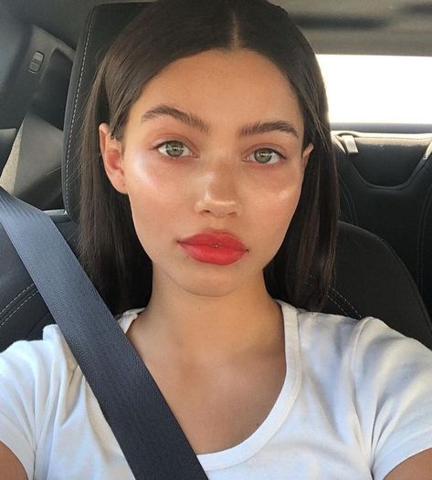 No Mascara Makeup, No Mascara, Summer Makeup Trends, Pamela Hanson, Scrub Corpo, Red Lip Makeup, Beauty Marketing, Mascara Makeup, Beauty Tips For Face