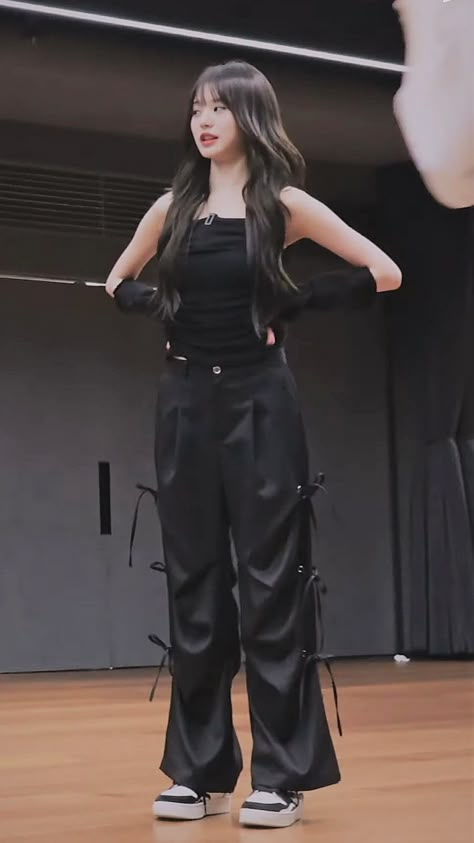 Ive Award Show Outfit, Wonyoung Practice Outfit, Kpop Idol Training Outfit, Idol Practice Outfits, Kpop Dance Outfits Practice, Idol Dance Practice Outfits, Wonyoung Style Outfit, Wonyoung Casual Outfit, Wonyoung Fits