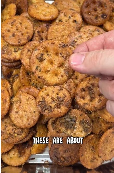 Best Dang Crackers Best Dang Crackers, Crock Pot Appetizers, Roast Beef Gravy, Crackers Appetizers, Hot Apps, Check Mix, Ritz Cracker Recipes, Bacon Seasoning, Kid Foods