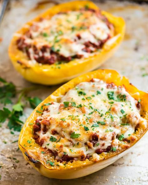 spaghetti squash lasagna Recipes Spaghetti Squash, Baked Spaghetti Squash Recipes, Recipes With Ground Turkey, Spaghetti Squash Boat, Recipes Spaghetti, Spaghetti Squash Lasagna, Braised Chicken Breast, Squash Lasagna, Best Spaghetti