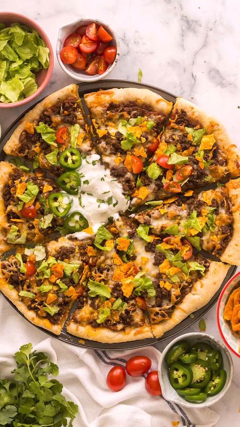 Homemade Taco Pizza, Crockpot Chicken Taco Soup, Easy Taco Pizza, Pizza Video, Pizza Taco, Taco Tuesday Recipes, Beef Pizza, Chicken Taco Seasoning, Homemade Pizza Crust