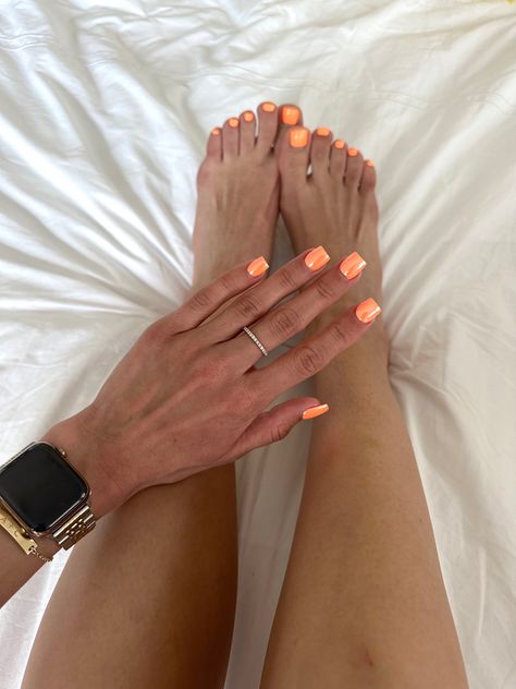 Hailey Bieber nails, neon chrome, chrome nails, orange chrome nails, neon chrome nails, pedicure, mani pedi, neon chrome toes Light Orange Pedicure, Orange Chromatic Nails, Hailey Bieber Orange Nails, Orange Hailey Bieber Nails, Orang Chrome Nails, Chrome Mani Pedi, Cajun Shrimp Chrome Nails, Simple Summer Nails Chrome, Hailey Bieber Pedicure