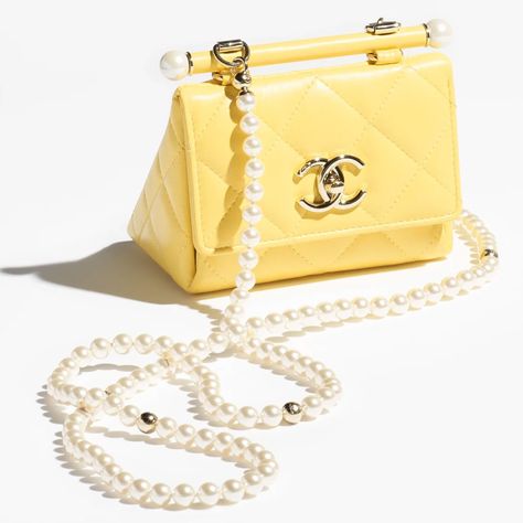 First Look: Chanel Spring 2024 Bags - PurseBlog Chanel Chain Bag, Dining Outside, 31 Bag, Chanel Print, Chanel Store, Eyewear Shop, Fashion Chanel, Chanel Tote, Chanel Mini