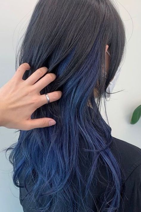 Ways To Dye Your Hair Ideas, Block Dyed Hair, Blue Brown Hair, Under Hair Color, Hair Dyed Underneath, Hidden Hair Color, Peekaboo Hair Colors, Two Tone Hair, Dark Blue Hair