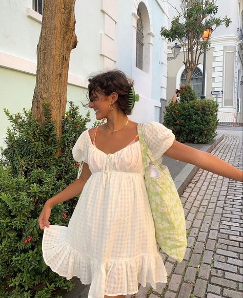 Summer Outfits 2024 Modest, Casual Wedding Guest Dresses, Summer Day Dresses, London Outfit, Pretty Blouses, Grad Dresses, 가을 패션, Spring Summer Outfits, Modest Dresses