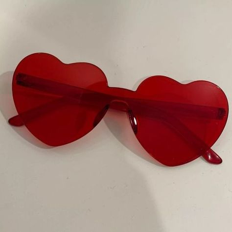 Red Aesthetic Accessories, Red Heart Glasses Aesthetic, Blossom Aesthetic Powerpuff, Red Accessories Aesthetic, Red Heart Aesthetic, Aesthetic Powerpuff, Blossom Aesthetic, Cheryl Blossom Aesthetic, Lovecore Aesthetic