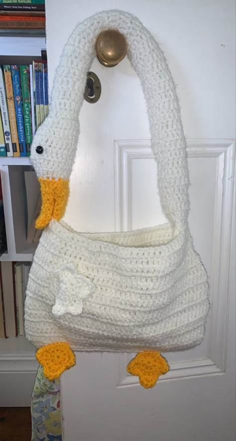 Duck Purse Crochet, Duck Bag Crochet Pattern, Goose Purse Crochet, Goose Bag Crochet, Crochet Duck Bag, Goose Bag, Cute Cosmetics, Crochet Goose, Duck Bag