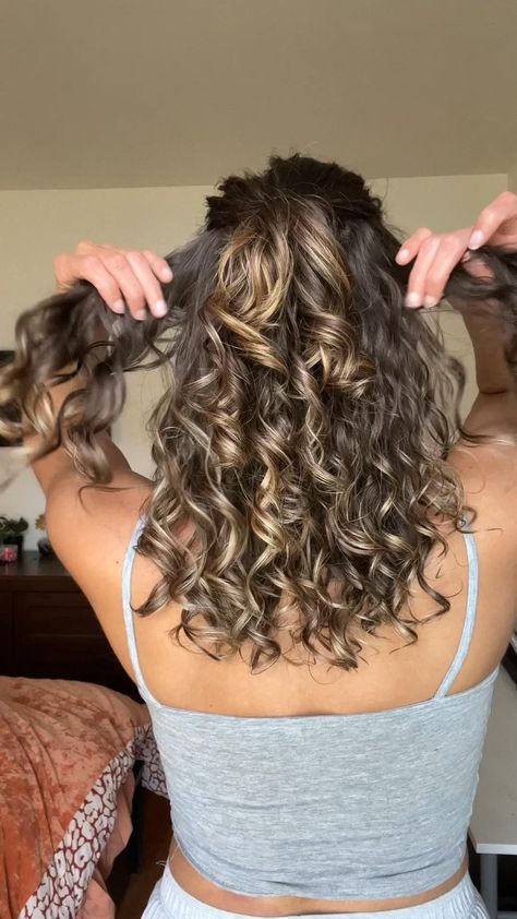 Half Up Half Down Curly Hairstyles Natural Hair, Curly Prom Hairstyles For Medium Hair, Natural Curly Hairstyles For Wedding Guest, Half Up Hairstyles Curly Hair, Half Up Hairstyles For Curly Hair, Naturally Curly Formal Hairstyles, Professional Hairstyles Curly Hair, Natural Curly Hair Formal Styles, Curly Hairdos For Medium Hair