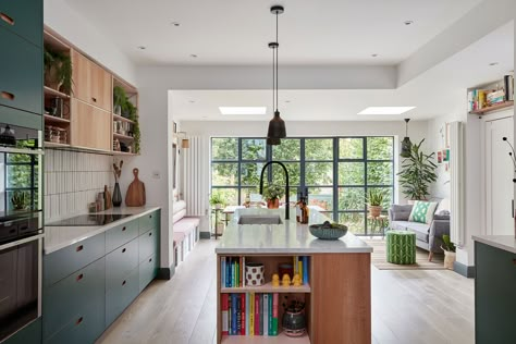 British Kitchen, Farrow Bal, Modern Contemporary Kitchen, Oval Room Blue, Shaker Kitchen, Kitchen Extension, Blue Kitchens, Kitchen Diner, Kitchen Cabinetry