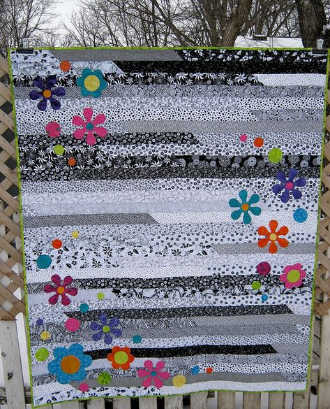 Wedding Quilts, Jelly Roll Race Quilt, Happy Quilts, Jelly Roll Race, Flower Jelly, Colchas Quilting, Jelly Roll Patterns, Quilt Christmas, Black And White Quilts