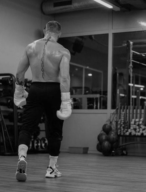 Boxer Aesthetic, Boxing Images, Notorious Conor Mcgregor, Gym Photos, Endurance Workout, Ufc Fighters, Mma Boxing, Conor Mcgregor, Gym Inspiration