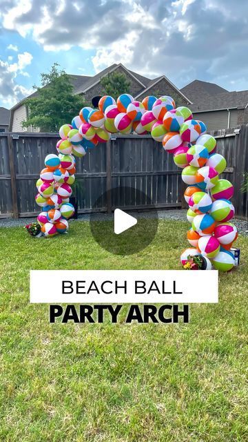 How To Make A Beach Ball Arch, Balloon Arch Pool Party, Beach Party Balloon Arch, Beach Ball Garland Diy, Table Arch Balloon, Balloon Arch With Pool Noodles, Beach Ball Balloon Garland, Beach Ball Balloon Arch, Pool Balloon Arch