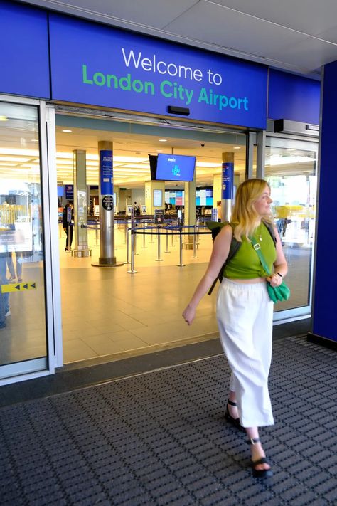 The Cheapest Way To Get to All 6 London Airports – Cheap Holiday Expert London Stansted Airport, Stansted Airport, London Airport, London City Airport, Airport Photos, Booking Sites, Cheap Holiday, Find Cheap Flights, Travel Cards