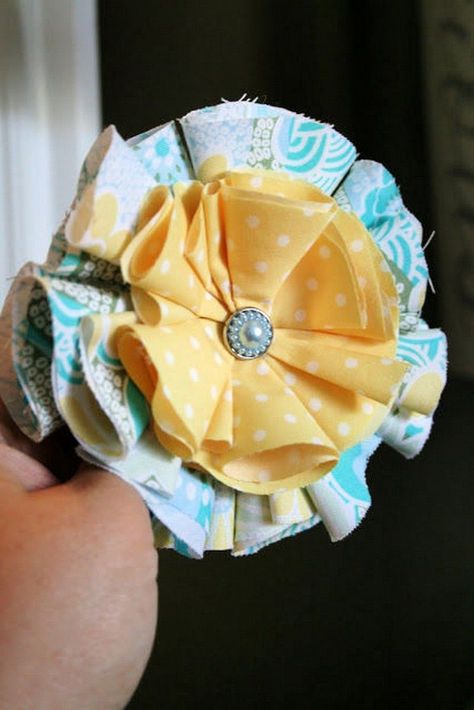 Diy Fleur, Fabric Flower Headbands, Headband Diy, Fleurs Diy, Folding Origami, Fabric Flower Tutorial, Diy Bebe, Flower Headbands, Flowers To Make