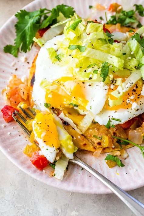 Huevos rancheros (or rancher’s eggs) are a typical breakfast served at Mexican farms, featuring corn tortillas topped with fried eggs and salsa. #eggs #vegetarian #breakfast #healthyrecipes #vegetarianrecipes #huevos Eggs And Salsa, Salsa Eggs, Chorizo And Eggs, Eat Seasonal, Fried Eggs, Skinny Taste Recipes, Food Tasting, Vegetarian Breakfast, Corn Tortillas