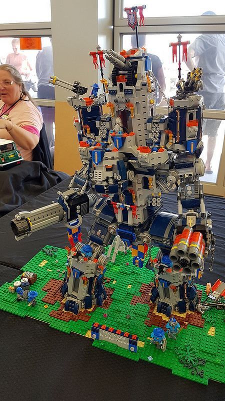 Lego Nexo Knight, Lego Moc Ideas, Lego Mech Suit, Cool Lego Ideas, Lego Bots, Lego Knights, Nexo Knights, Construction Lego, Lego Sculptures