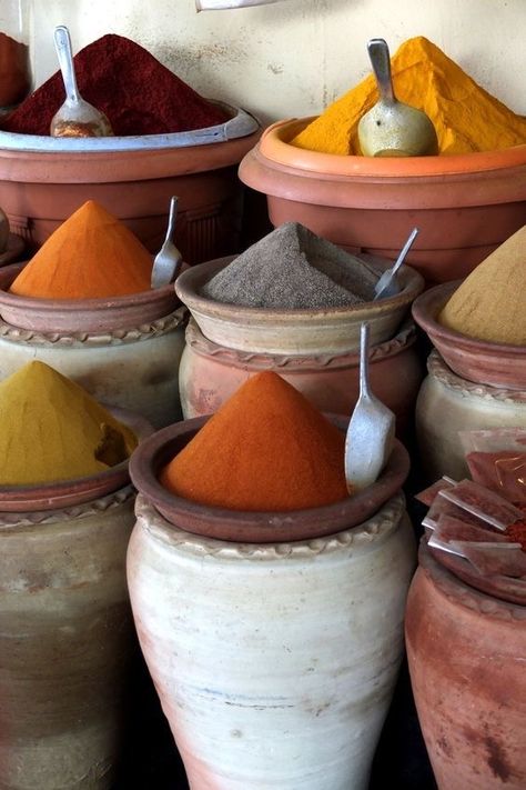 Spices Photography, Moroccan Spices, Spices And Herbs, Food Market, Tunisia, Marrakech, Farmers Market, Street Food, Sri Lanka