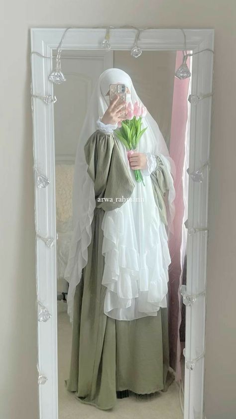 Khimar Style, Mode Niqab, Islamic Modest Fashion, Modest Outfits Muslim, Outfits Muslim, Muslim Outfit, Muslimah Wedding Dress, Muslim Style, Cute Modest Outfits