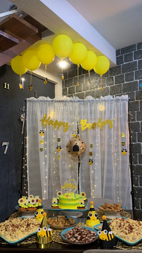 Honey Bee Backdrop, Bee Backdrop, Honey Beehive, Bee Birthday Theme, Simple Backdrop, Honey Bee Baby Shower, Diy Photo Backdrop, Boy Birthday Decorations, Bee Day