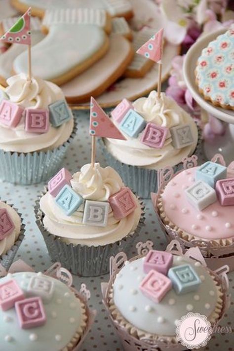 10 Cupcake Ideas for Any Baby Shower Baby Shower Pasta, Candle Moulds, Babyshower Party, Idee Babyshower, Boy Baby Shower Ideas, Baby Cupcake, Cupcakes Decorados, Torte Cupcake, Chocolate Soap