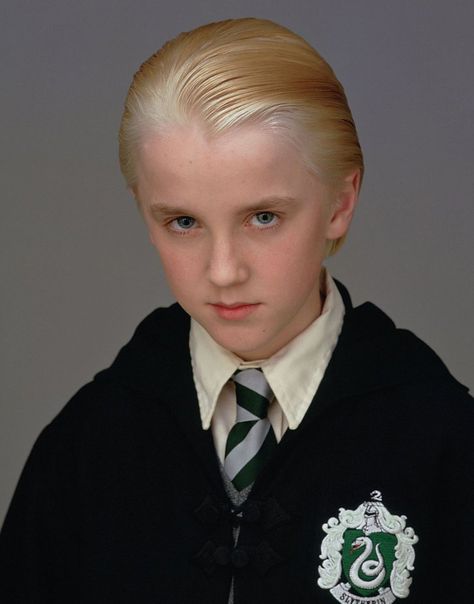 Pin for Later: Harry Potter: Where Are All the Kids Now? Draco Malfoy, played by Tom Felton Harry's nemesis Draco Malfoy was the young villain of Hogwarts, doing the bidding of Voldemort on the inside. Young Harry Potter, Draco Malfoy Aesthetic, Harry Potter Kids, Buku Harry Potter, Lucius Malfoy, Tom Felton Draco Malfoy, Draco And Hermione, Harry Potter Draco Malfoy, Draco Harry Potter