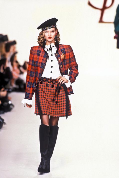 follow @angelicwayss for more! Plaid Aesthetic, Punk Street Style, Tartan Fashion, Vintage Runway, Winter Chic, 1990s Fashion, Couture Runway, Plaid Fashion, Glam Rock