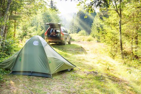 8 Minimalist Camping Tips to Keep it Simple and Cheap Paleo Camping, West Virginia Camping, Car Camping Checklist, West Virginia Vacation, Car Camping Gear, Minimalist Camping, Cozy Camping, Virginia Vacation, Camping For Beginners