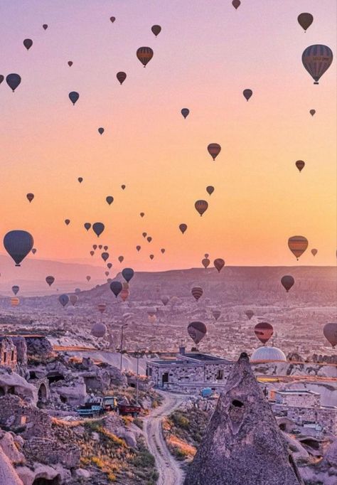 Cappadocia, Turkey Capadocia Turkey, Turkey Tour, Cappadocia Turkey, Turkey Travel, Hot Air Balloons, Foto Art, Air Balloons, Jolie Photo, Tourist Destinations