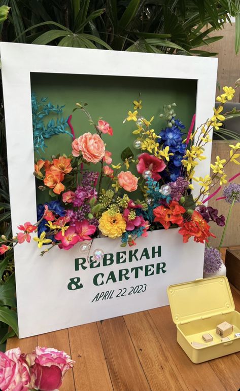 Wedding Expo Flower Booth, Home And Garden Show Booth Ideas, Quirky Flower Arrangements, Flower Welcome Sign Wedding, Flower Box Wedding Sign, Flower Booth, Exhibition Decoration, Sign With Flowers, Box Arrangement