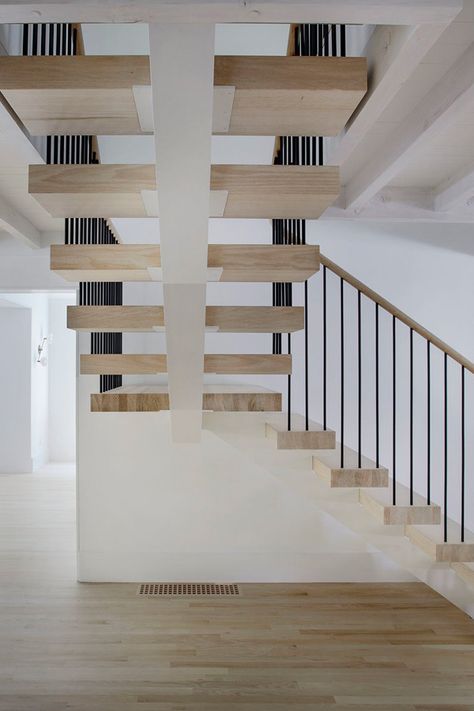 Scandinavian Stairs, Stair Renovation, Open Stairs, Contemporary Beach House, Open Staircase, Floating Stairs, Floating Staircase, Modern Stairs, Wood Stairs