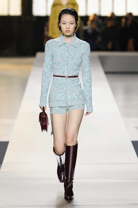 Gucci Fall 2024 Ready-to-Wear, Fashion Show & Collection Review [PHOTOS] Gucci Fall 2024, Gucci Winter, Fashion Show Outfit, Gucci Ready To Wear, Gucci 2024, Sports Wear Fashion, High Fashion Runway, Branded Outfits, Runway Outfits